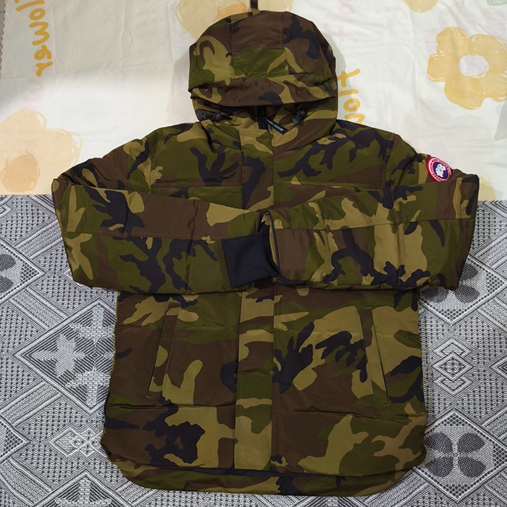 Canada Goose Outdoor Camouflage Down Jacket